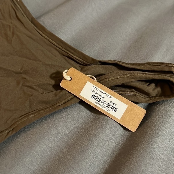 Skims Fits Everybody  Thong - Picture 15 of 16